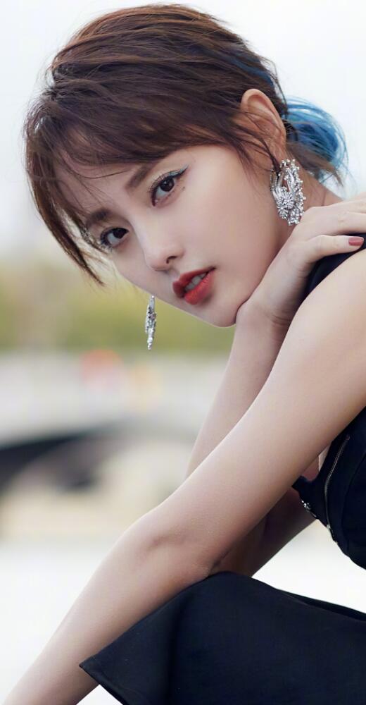 张嘉倪(jenny),1987年6月22日出生于四川省成都市,中国内地影视女演员