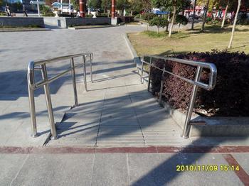  p>无障碍住房是指在住宅建筑中,设有乘轮椅者可进入和使用的住宅套房