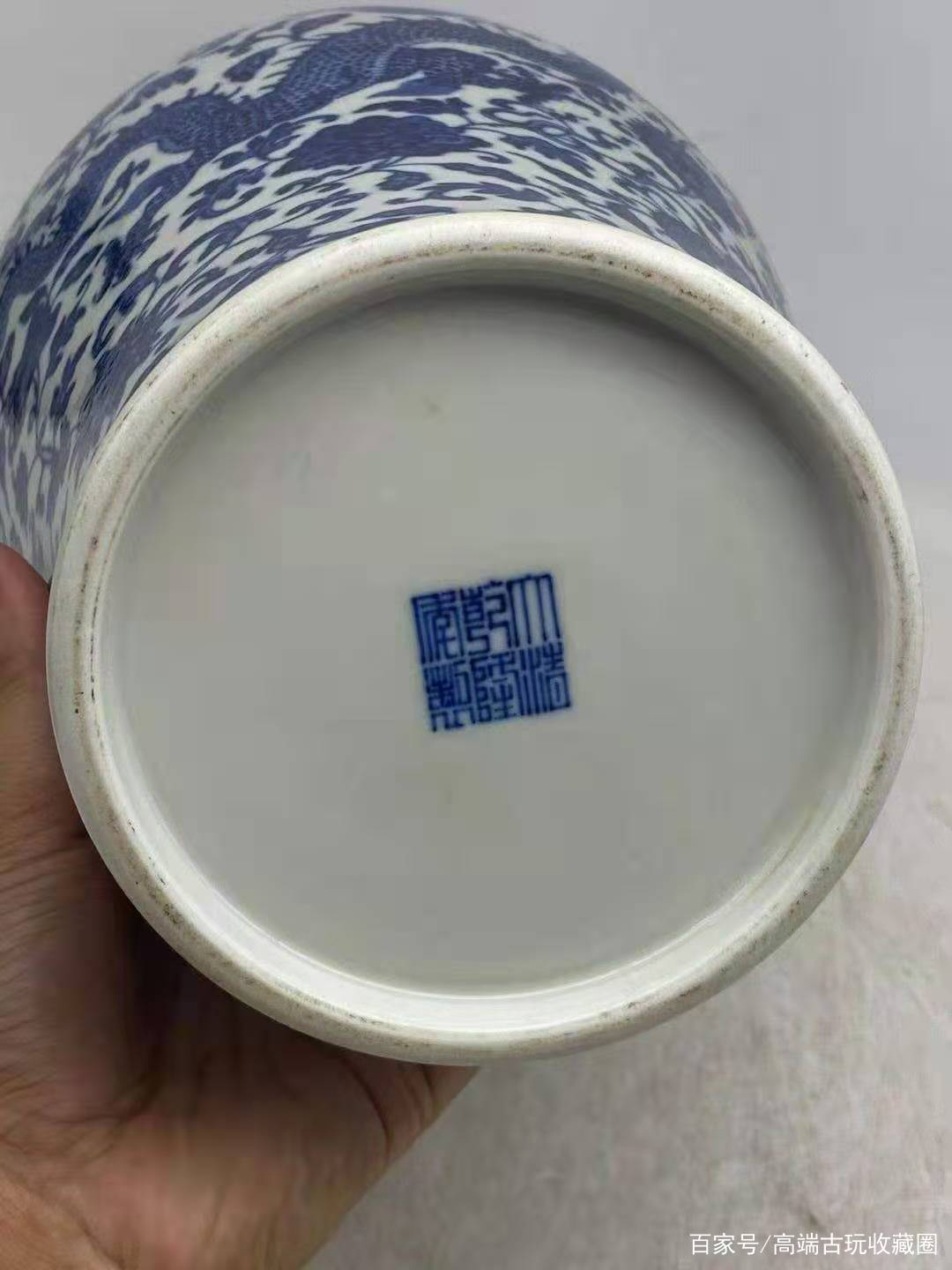 精品瓷器—乾隆青花龙纹缠枝牡丹梅瓶_百科TA说