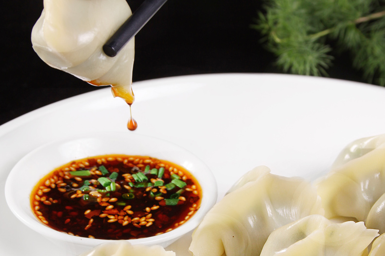  p>饺子(dumpling)源于中国古代的角子,原名"娇耳",汉族传统面食,距今