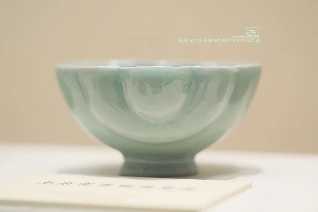 中国美術 青磁 南宋 龍泉青磁 梅子青出青磁品種 尊式 花瓶 龙泉青瓷