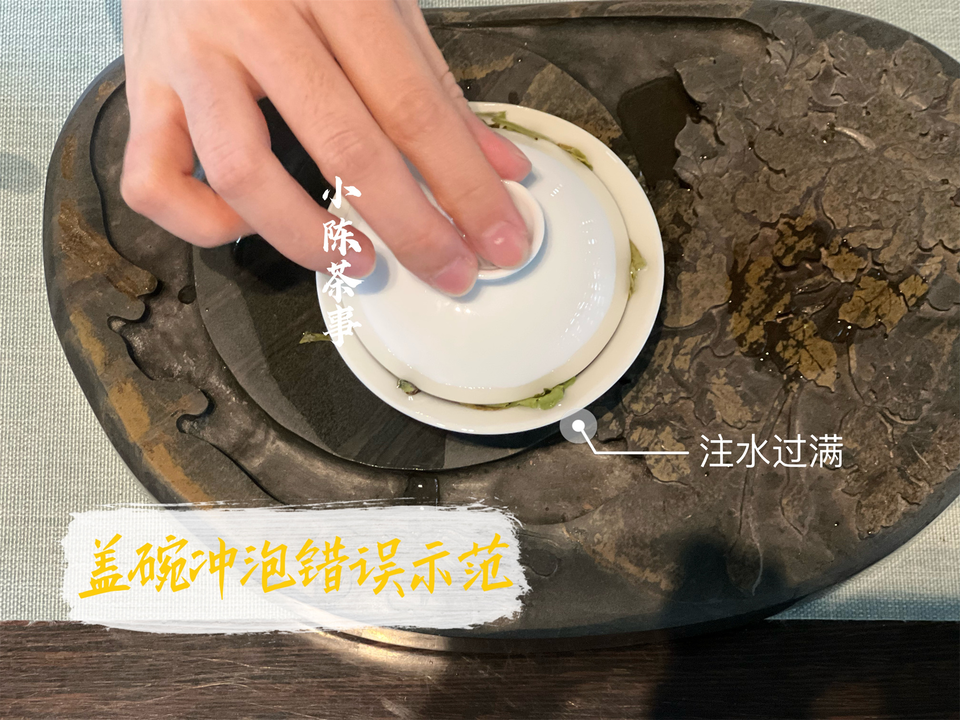 老茶客不怕盖碗烫手，是因为烫习惯了？错！其实有3个技巧！_百科TA说