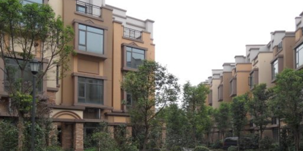  p>逸翠庄园二期位于重庆市渝北汽博中心,由和记黄埔地产( a target="