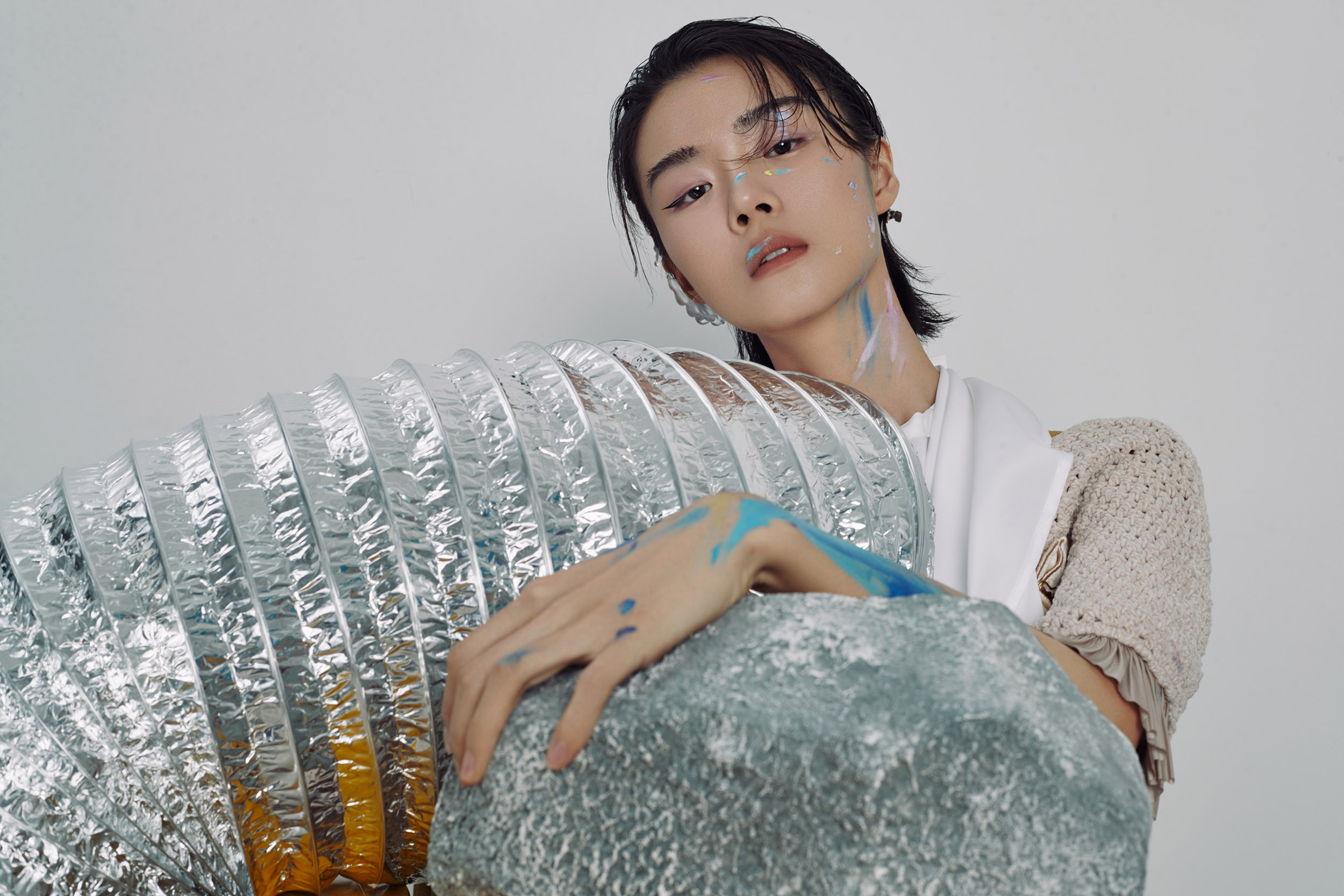  p>张羽清,原名张婉清,出生于福建省泉州市,中国内地歌手,演员 sup