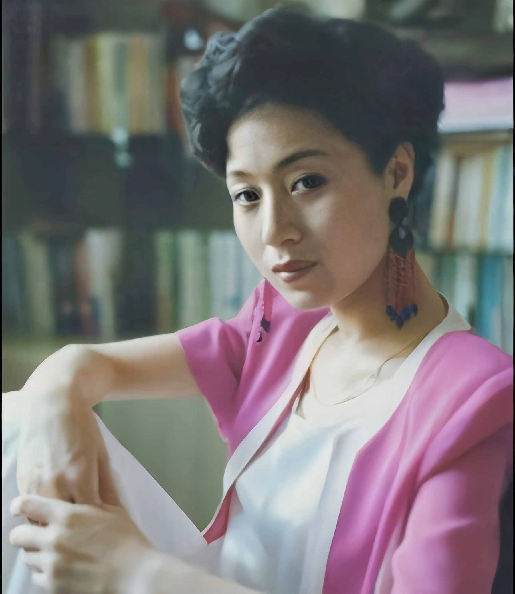 毕业于安徽艺术学院,中国内地女演员,黄梅戏表演艺术家,上海戏剧学院