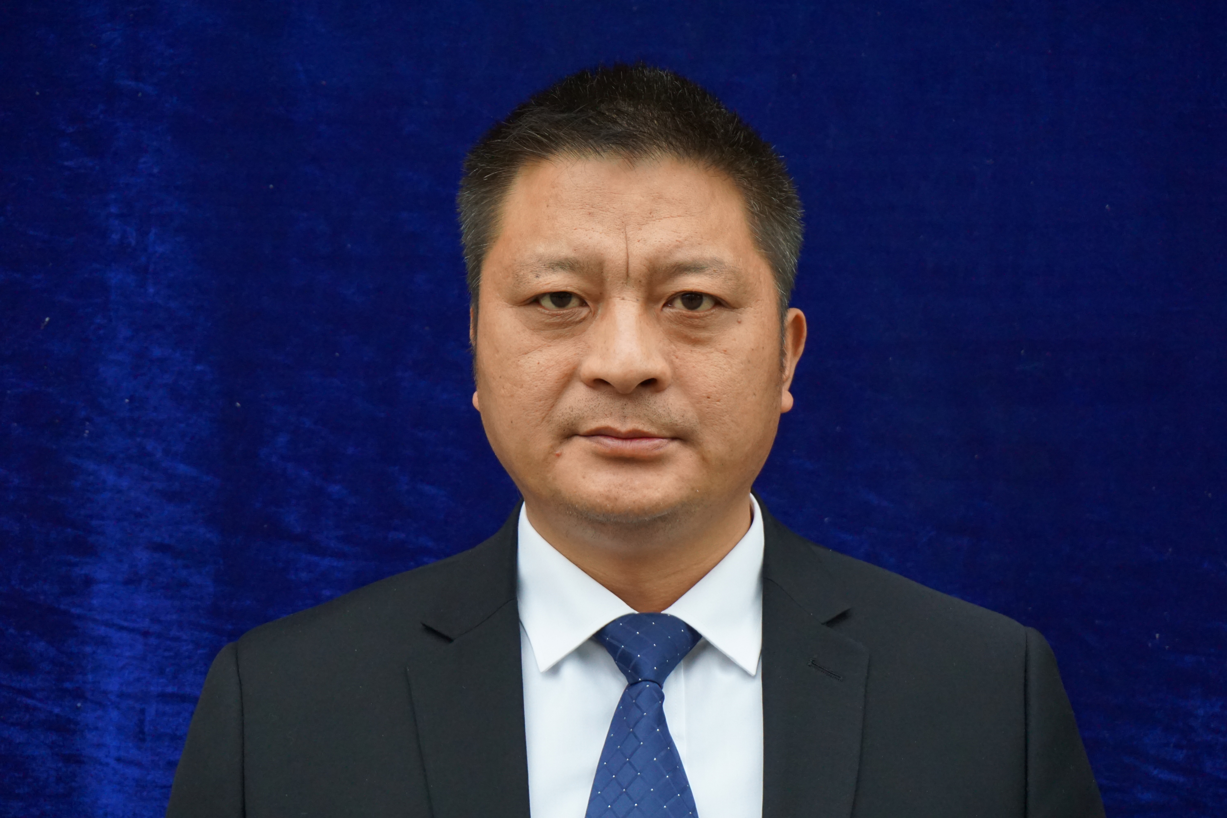 现任重庆市酉阳自治县钟多街道党工委副书记,办事处主任