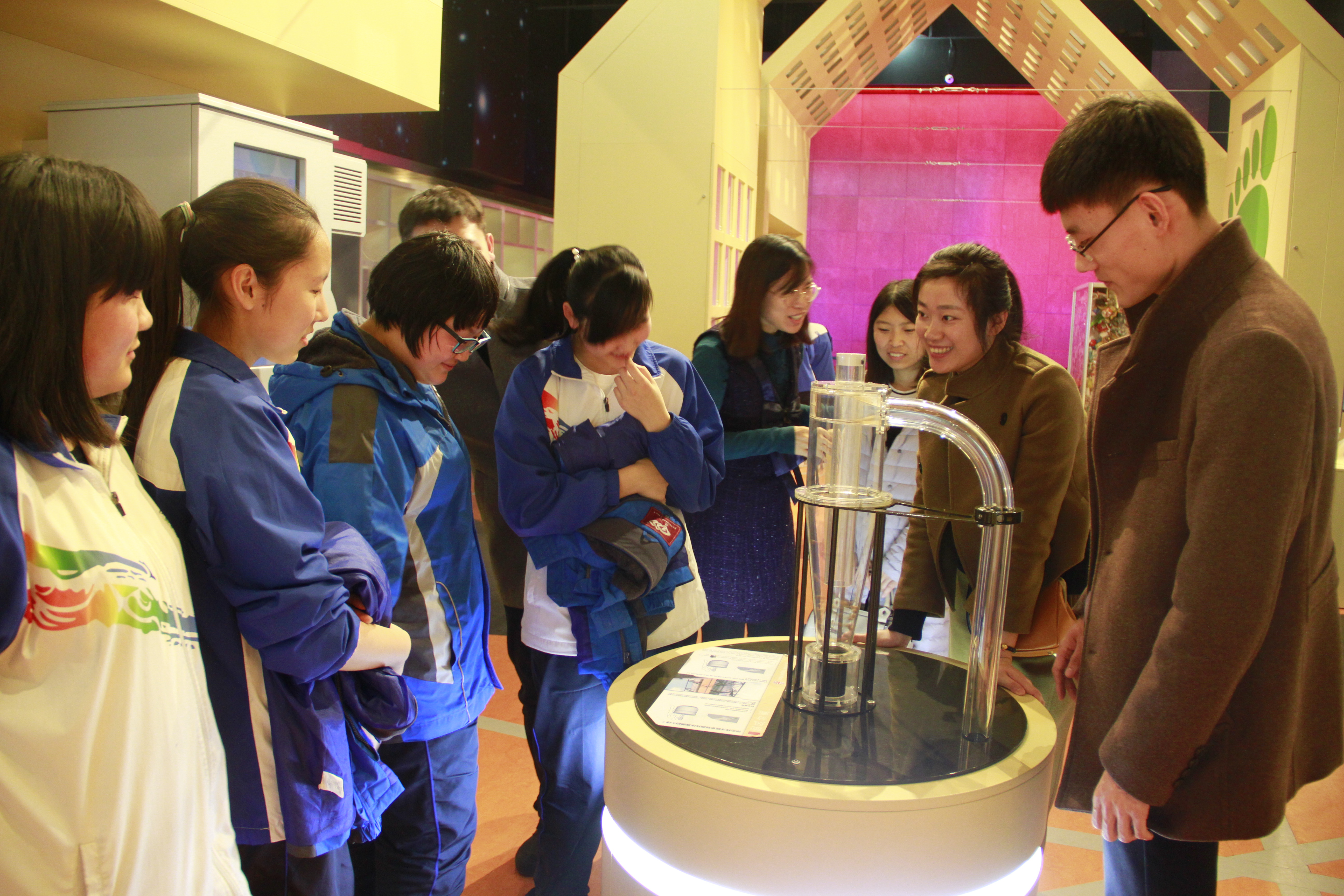  p>沈阳市第五十一中学是一所历史悠久,文化底蕴深厚的老牌重点高中.