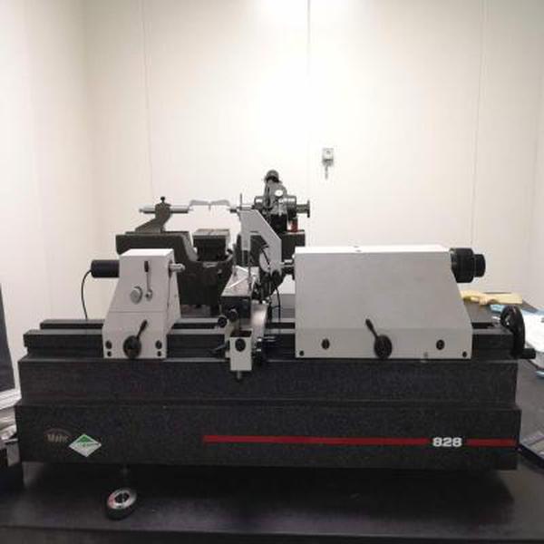 万能精密测长机