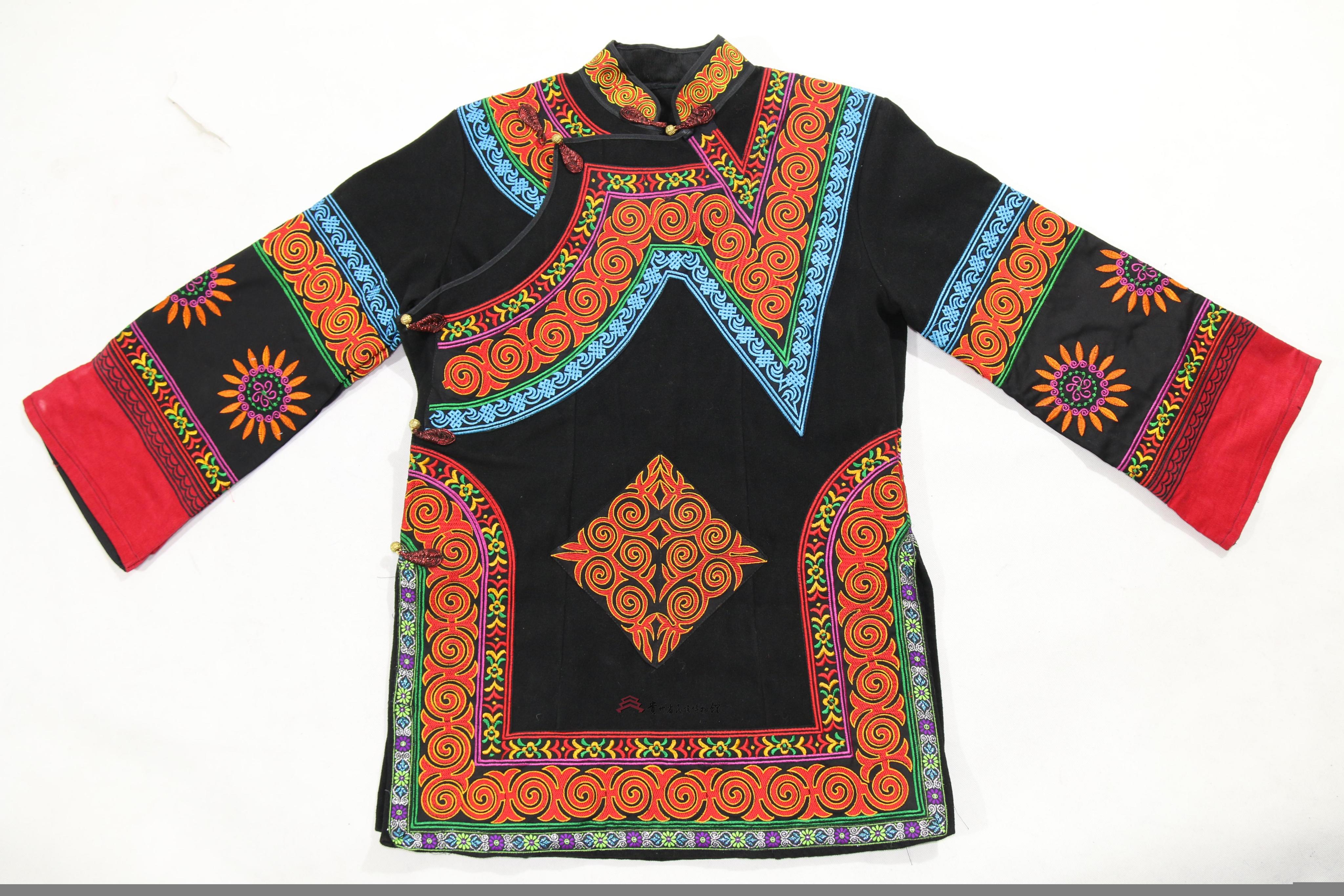 当代四川凉山彝族黑呢布机绣火焰纹右衽女上衣