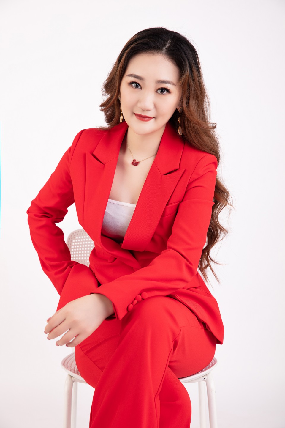  p>闫嘉欣,山东威海人,主持人,新闻记者,cctv顶天立地中国娃少儿春晚