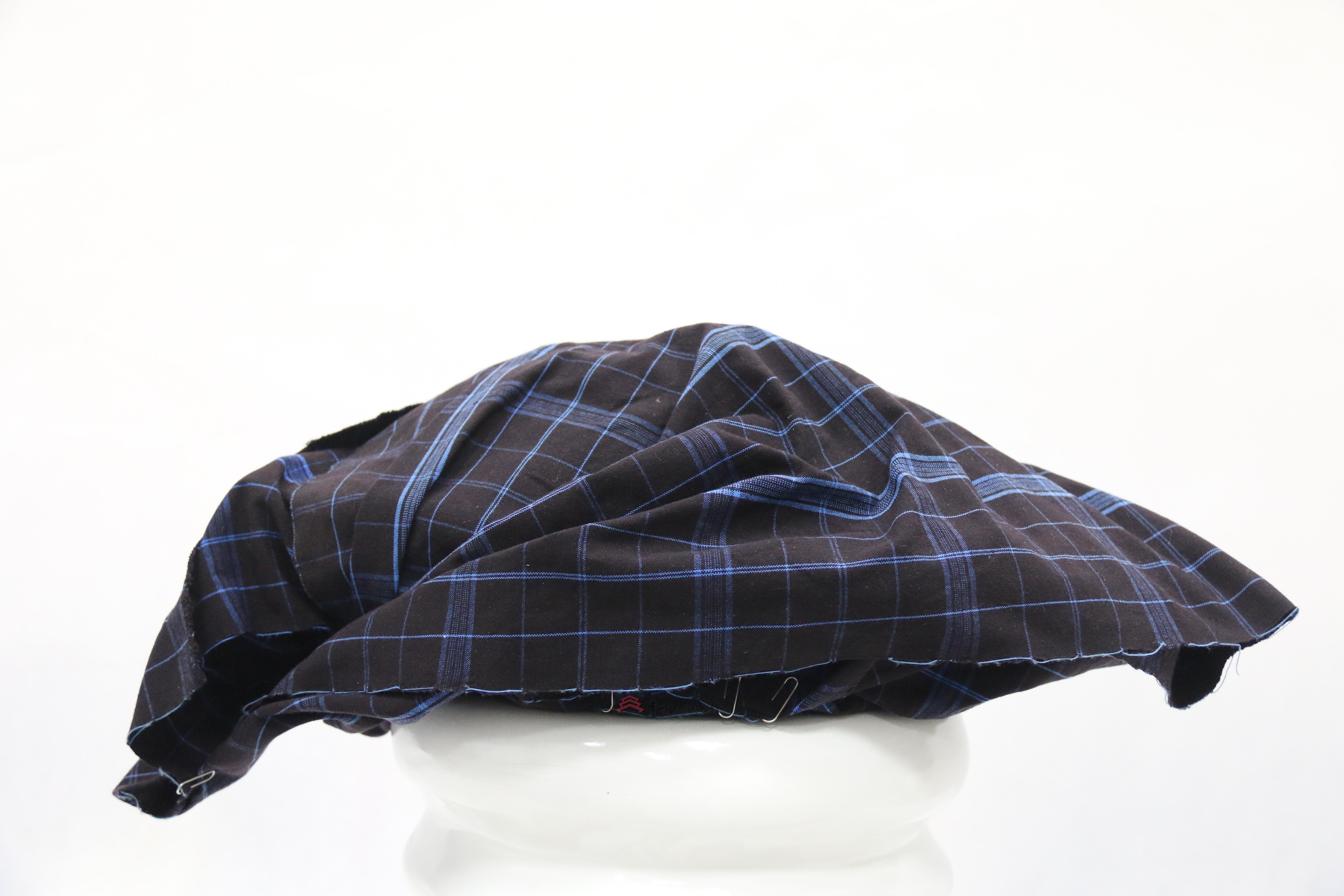 当代贞丰布依族格子纹头帕