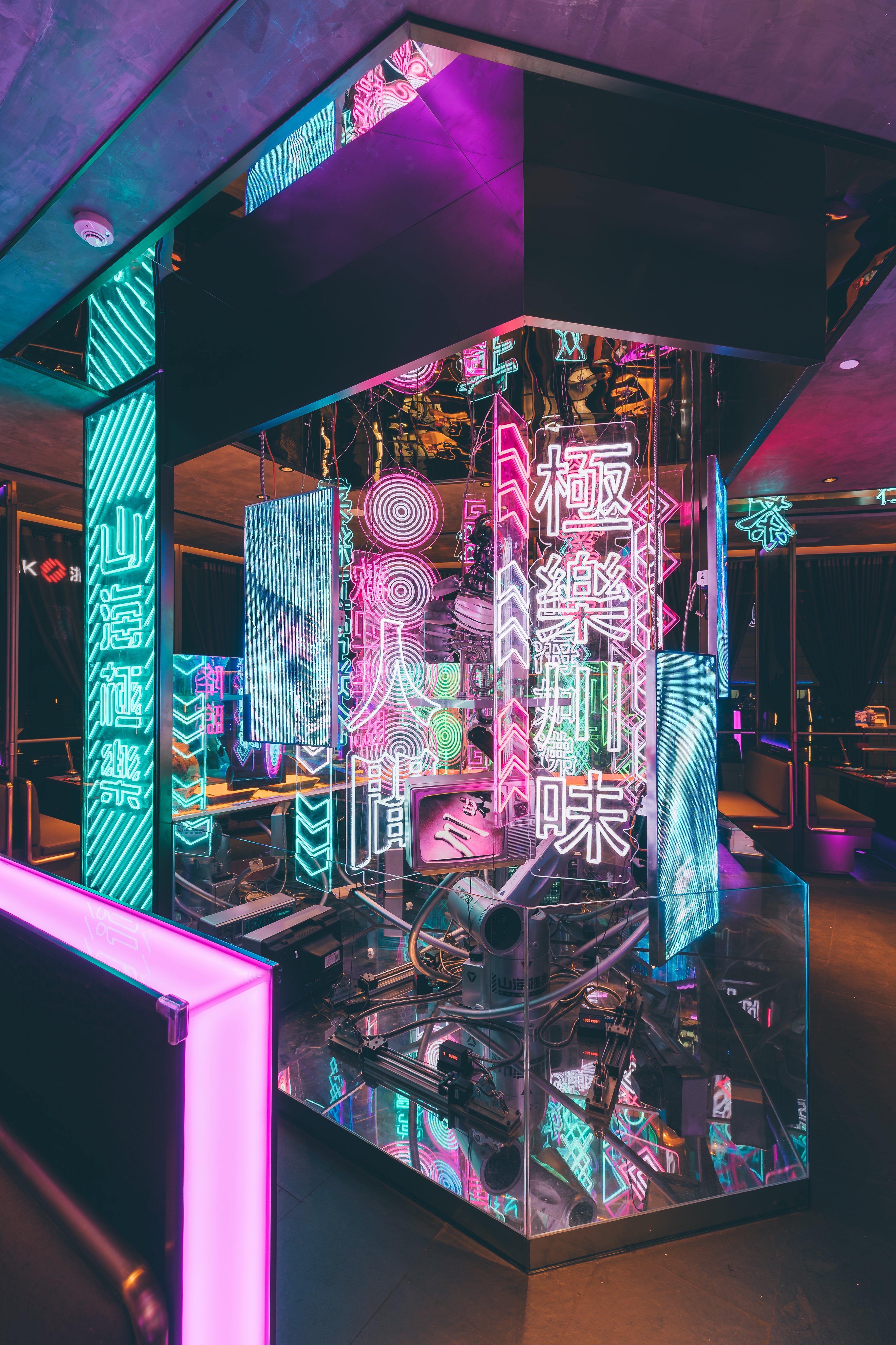 2003年进入室内设计行业,师从中国餐饮设计领军人物陈林,深耕餐饮空间