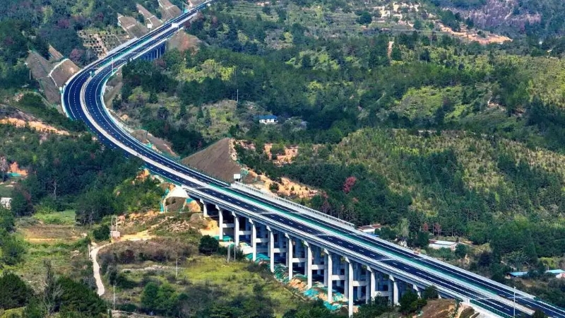  p>寻乌—龙川高速公路(xunwu–longchuan expressway),简称"寻龙高速