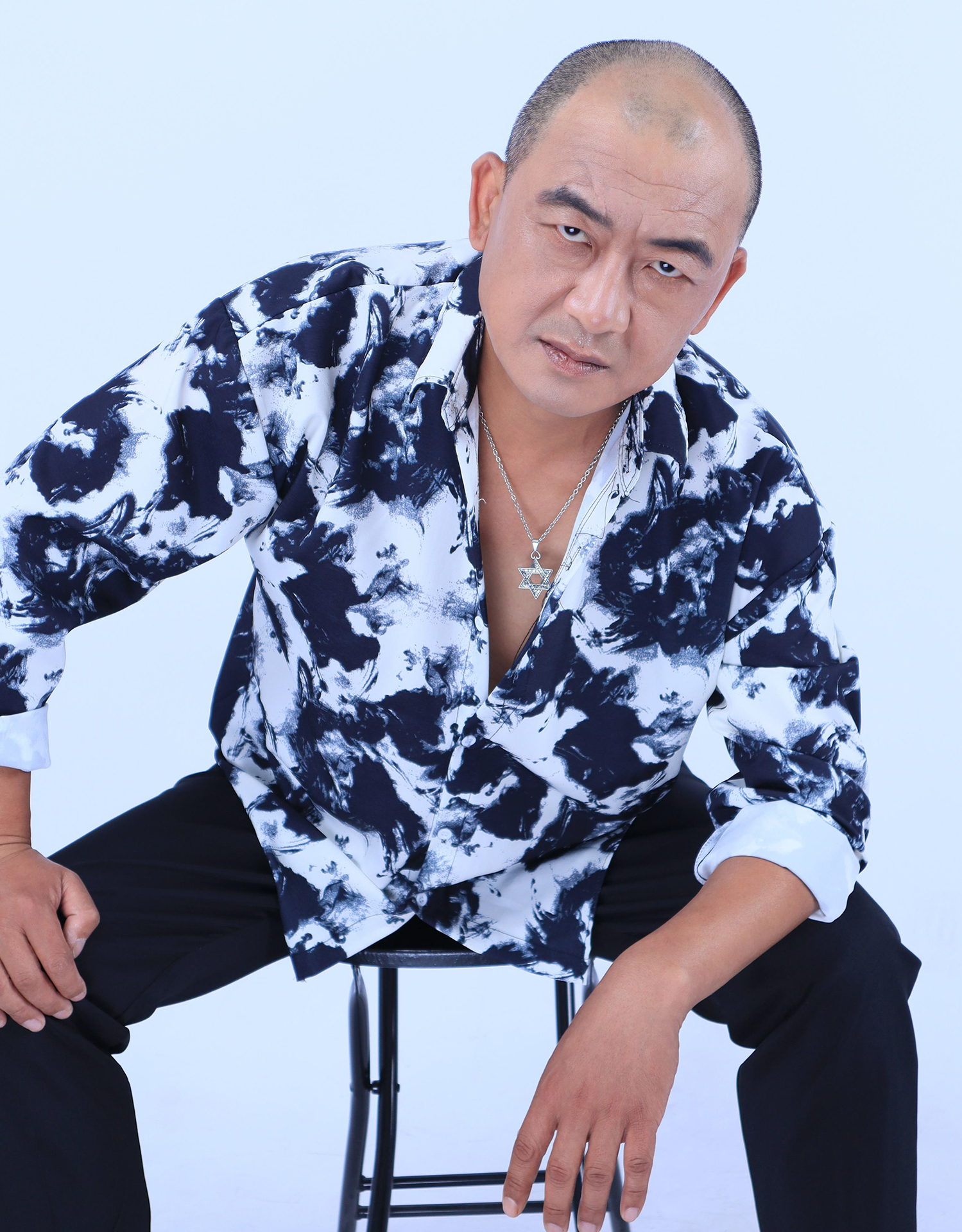 董明