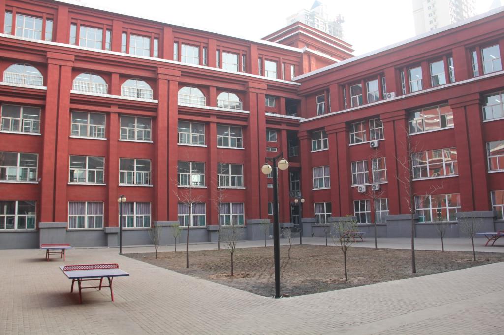  p>吕梁学院附属高级中学是由 a target="_blank" href="/item/吕梁