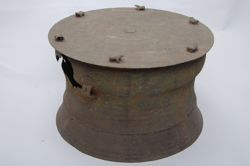 东汉云雷纹铜鼓