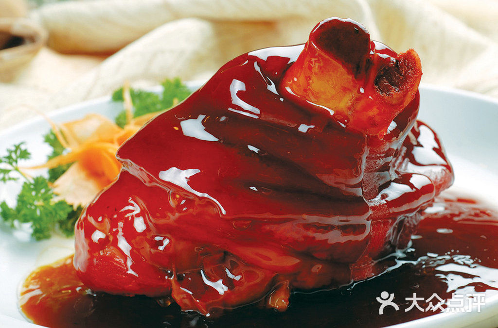  p data-id="gn8kwwpjg7">走油蹄是一款家常类