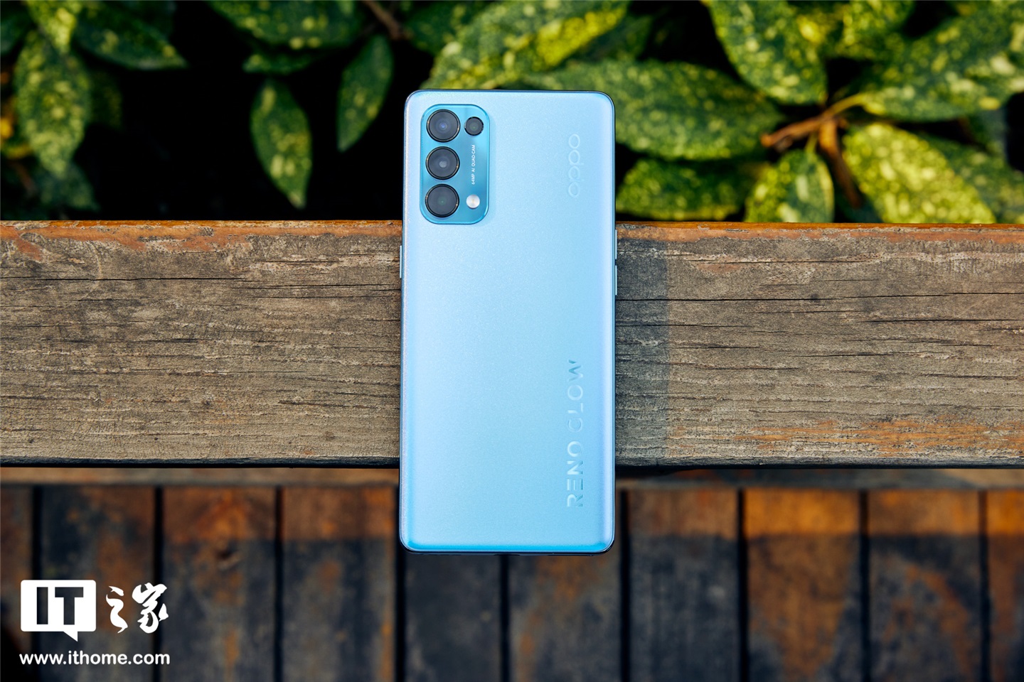 「IT之家开箱组」OPPO Reno 5 Pro 手机图赏：纤薄盈盈，星钻熠熠_百科TA说