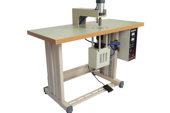  p data-id="gnwvrczh5b">超声波花边缝合机主要用于合成纤维布料的缝