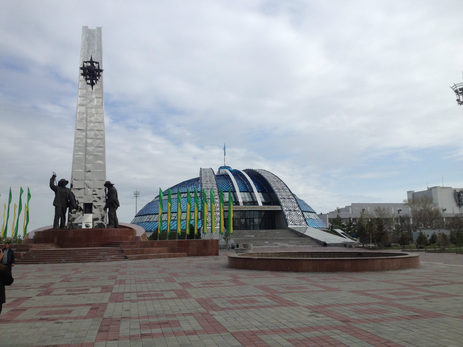  p>卡拉干达州首府卡拉干达市卫星城市,有机场,铁路.