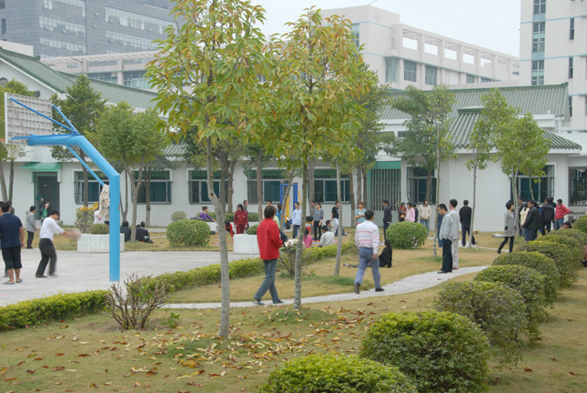  p>汕头大学精神卫生中心,成立于1987年10月,现占地面积42.
