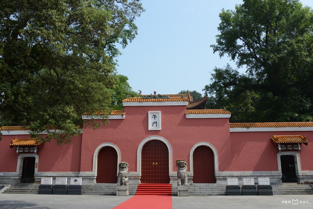  p>炎帝陵,位于湖南省株洲市 a target="_blank" href="/item/炎陵县