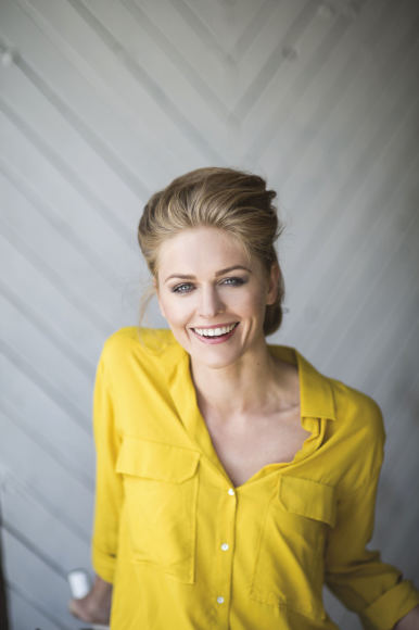 1986年7月9日出生于立陶宛希奥利艾,毕业于希奥利艾大学,女演员,主持