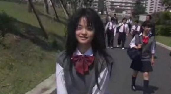  p>《小饰与洋子》是一部连载于网络的推理悬疑小说,作者是乙一. /p>