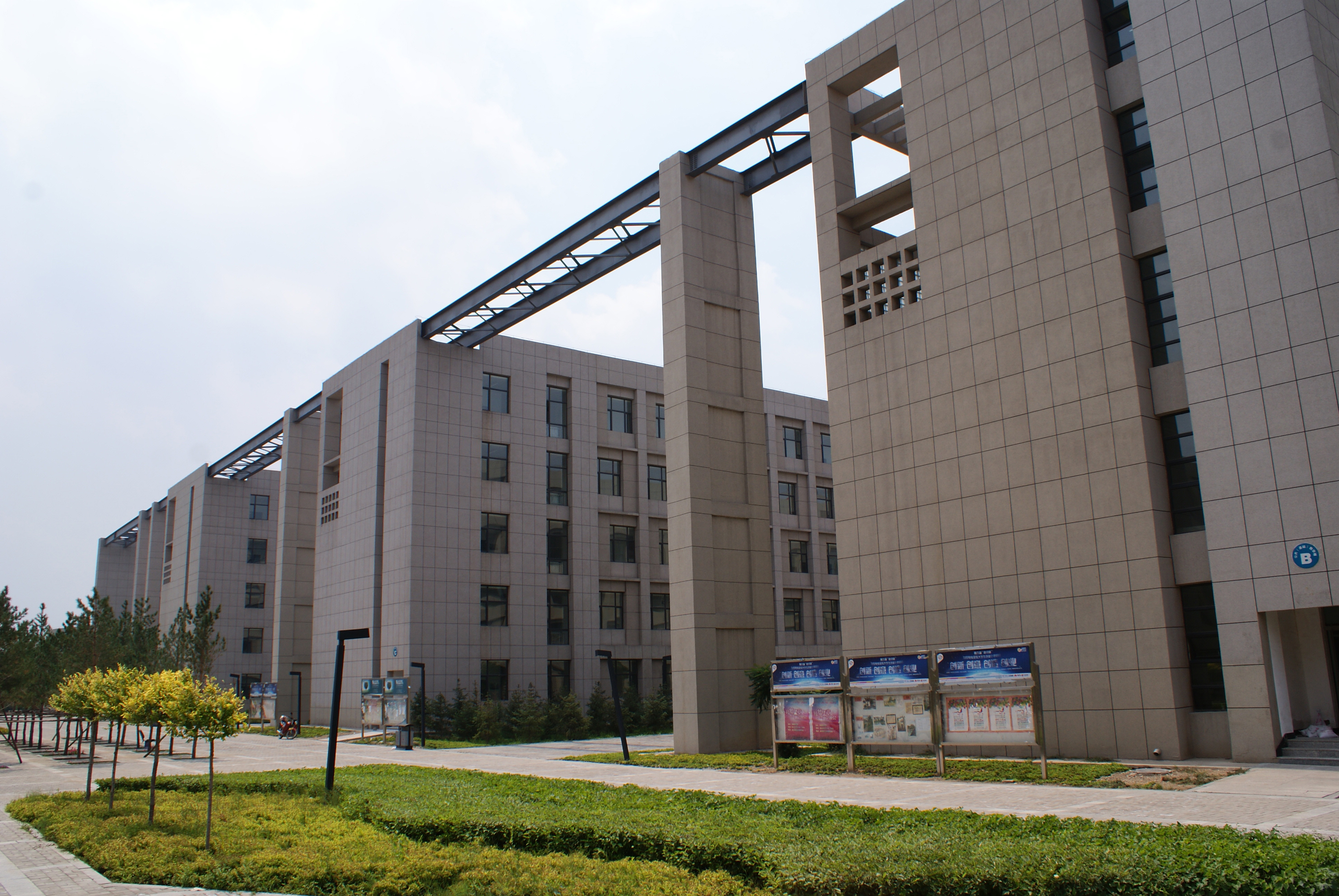 工业大学(inner mongolia university of technology)简称"内工大"