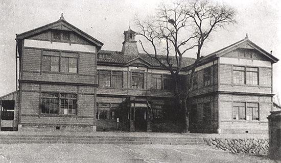 <p>1914-1918寿松洞校舍