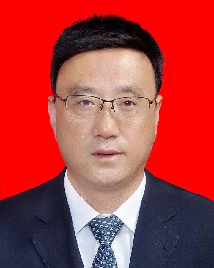 中共党员,甘肃华亭人,中央党校大学学历,现任华亭市策底镇党委书记,拟