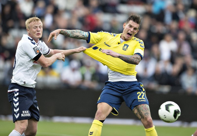  p>丹尼尔·阿格(daniel agger),1984年12月12日出生于丹麦哥本哈根