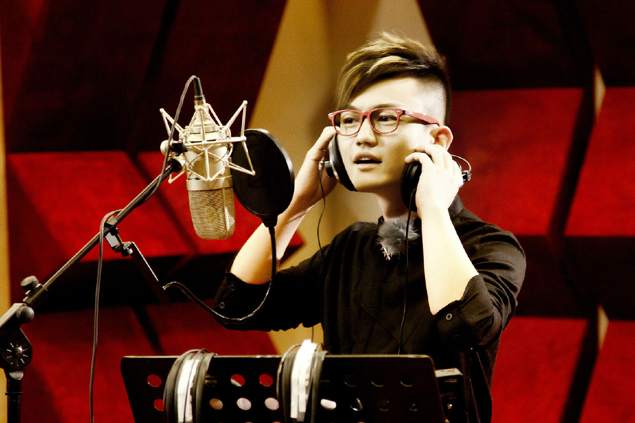  p>丁克森,原名丁晨,湖北武汉人,籍贯湖北武汉,中国流行男歌手,词曲