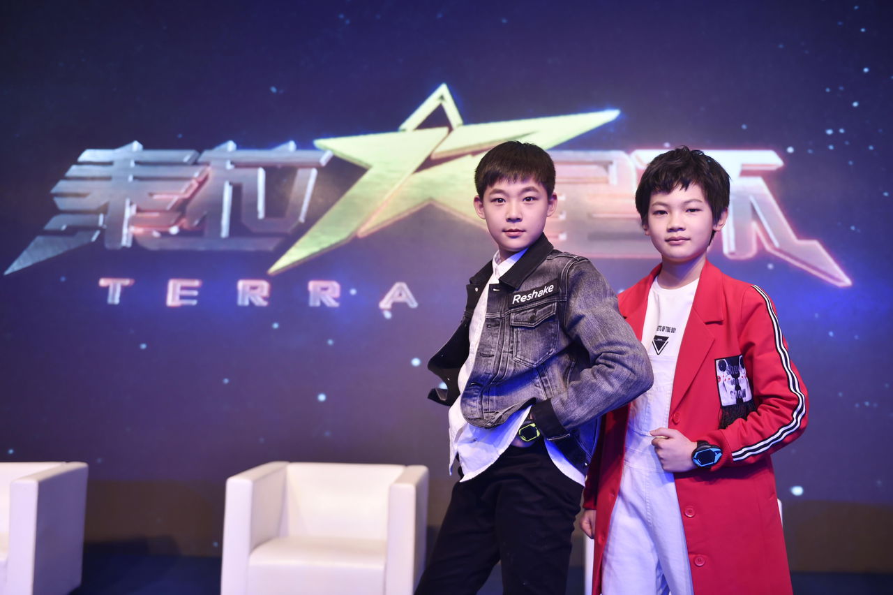 《泰拉星环》是由锐色出品,马启越,刘铭禹出演的真人cg儿童科幻剧