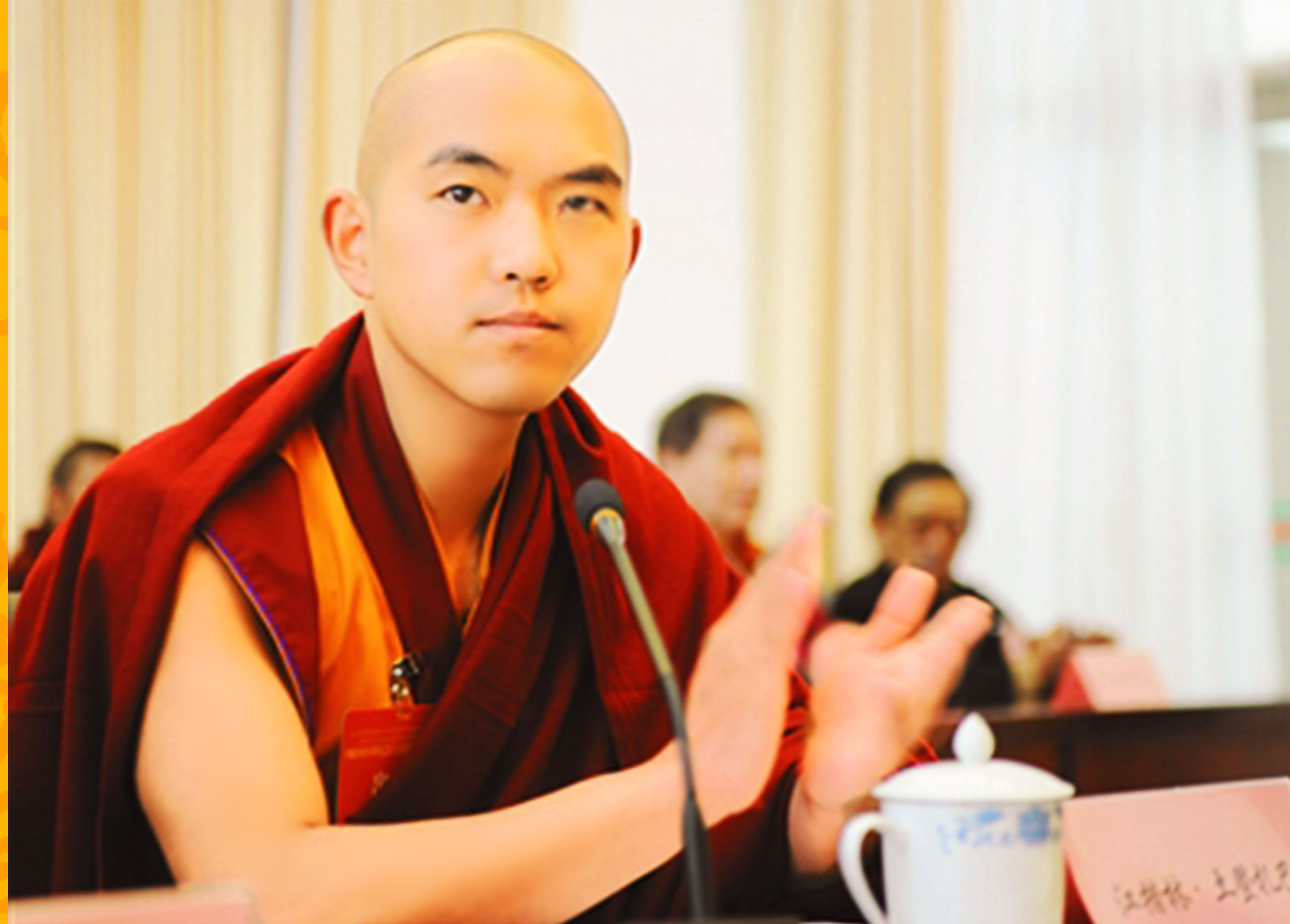 3790米左右,毗邻千年古冰川湖,为萨迦派第五代祖师卓滚·八思巴坚参任