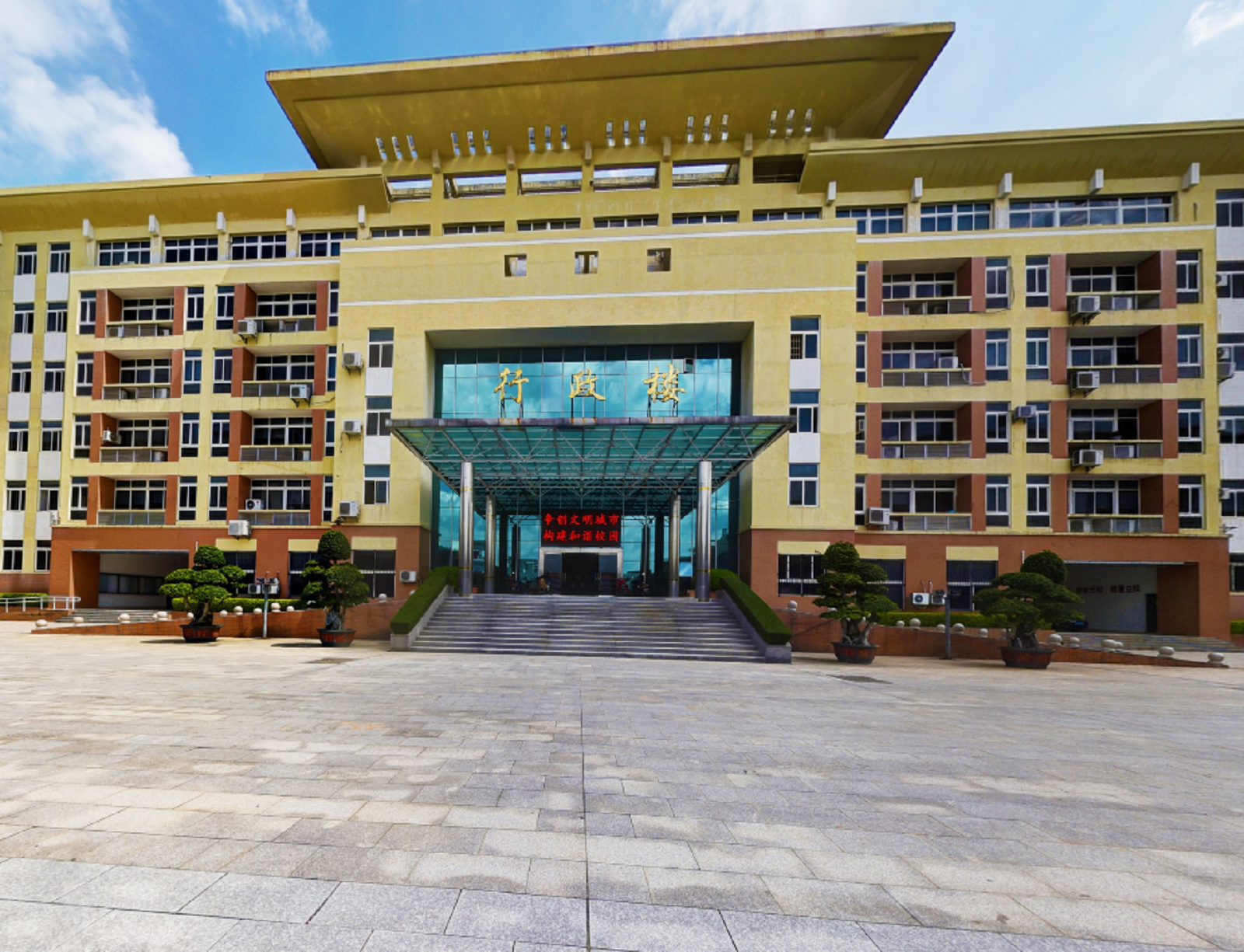  p>漳州卫生职业学院是福建省政府主管的全日制卫生职业学院.