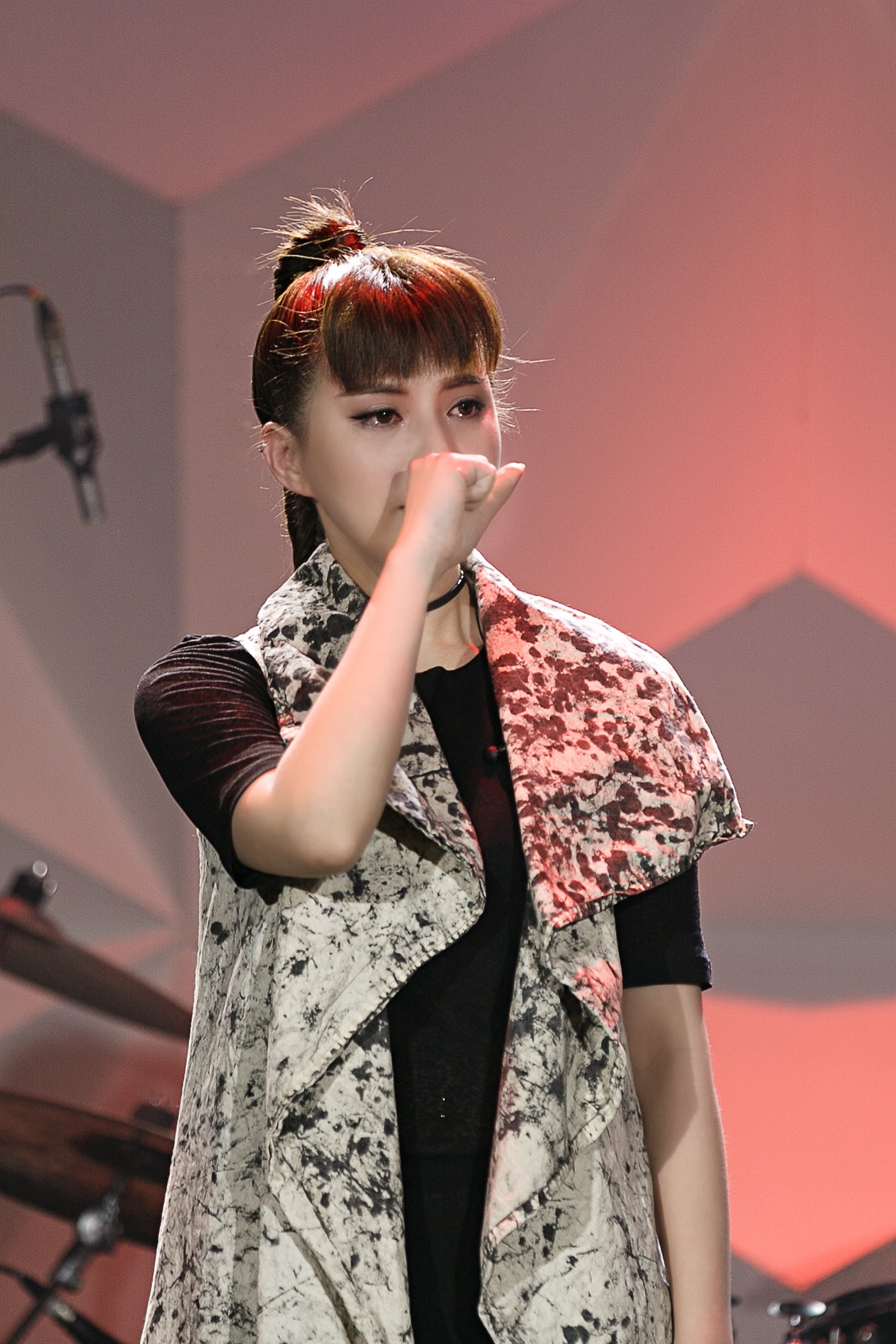  p>李邹珺(贝贝),1987年7月31日出生于湖北省武汉市,中国内地女歌手.