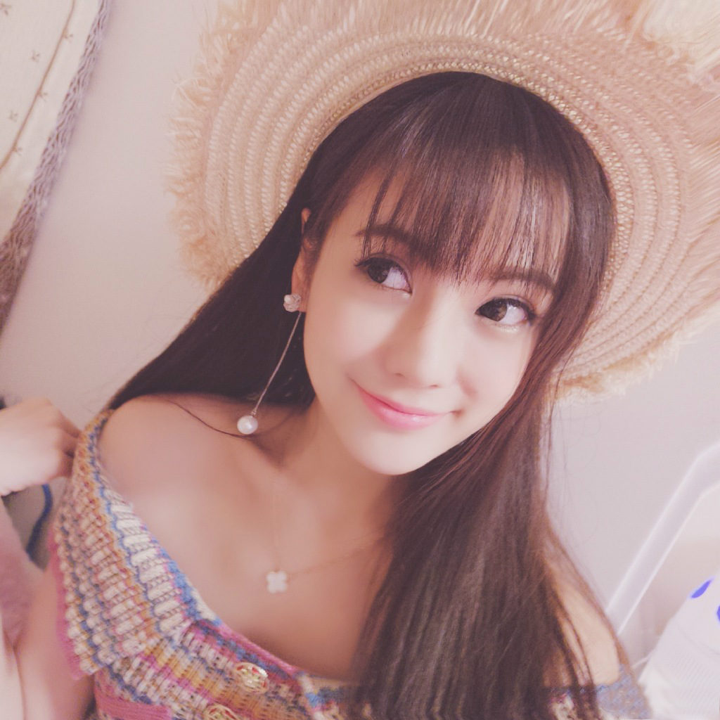 曹安娜,1990年12月9日出生于辽宁省大连市,中国内地女演员,模特,主持