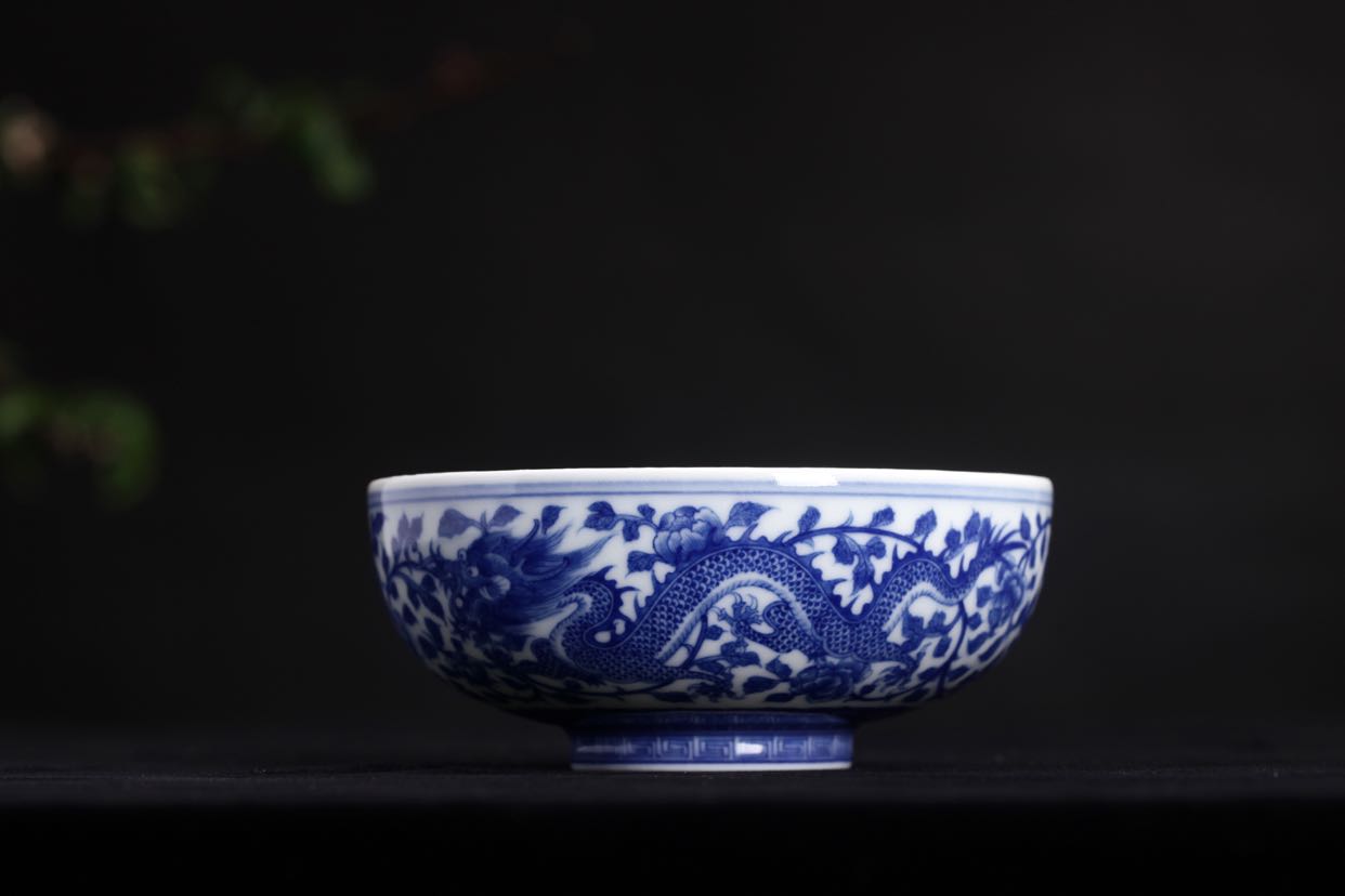  p data-id="gnyttjk1dh">于君,男,江西景德镇职业瓷人,陶瓷美术师