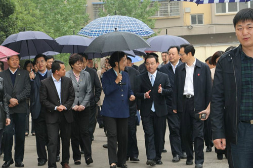  p>登封市告成镇中心小学是一所国家基础教育性质的学校,位于河南省