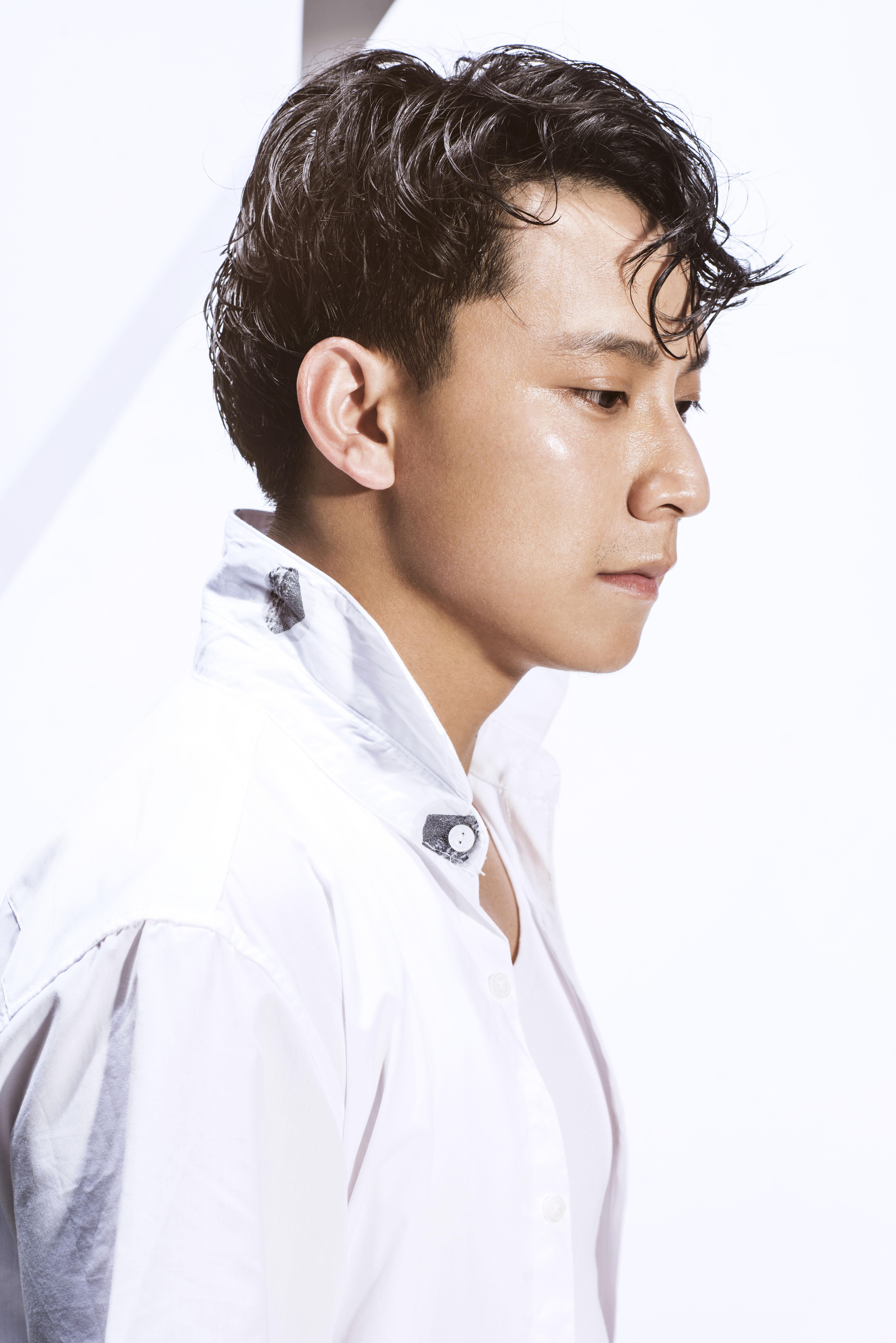 1986年10月23日出生于广西省贺州市,中国内地男演员,华语歌手,炬映