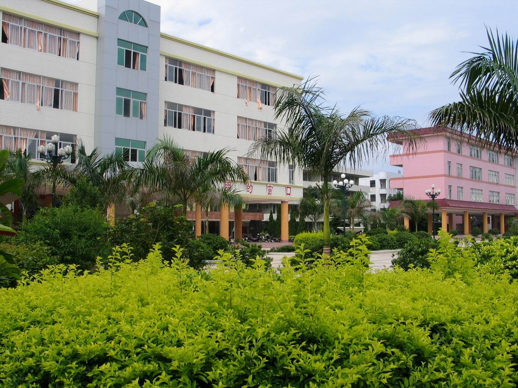 郁南县西江中学