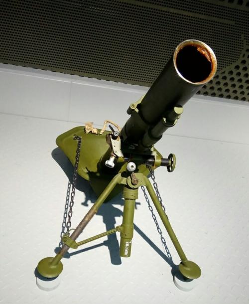  p>m2 60迫击炮是美国仿自法国的布蓝德60毫米迫击炮,1938年起装备