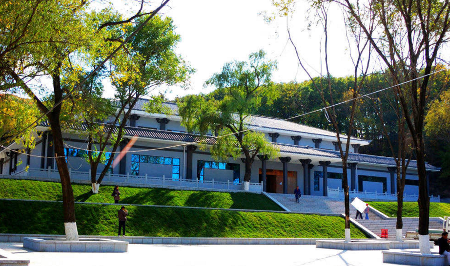  p data-id="gnx8q5aog2">吉林市龙潭山公园又称吉林市龙潭山遗址公园
