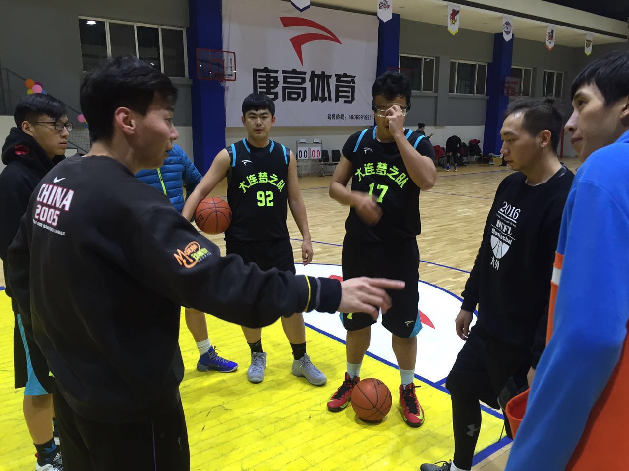 ">大连 /a>由一群热爱 a target="_blank" href="/item/篮球/123564"