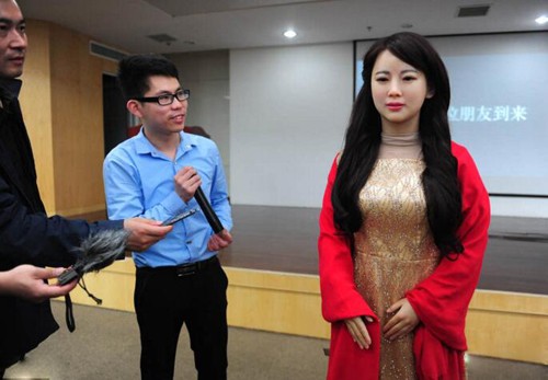 机器人女神佳佳