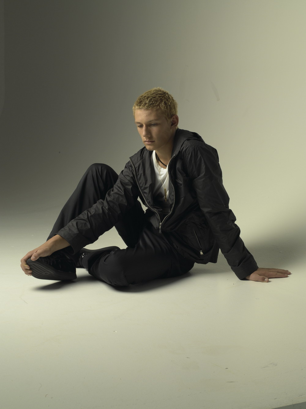  p>亚历克斯·帕蒂弗 i>(alex pettyfer) /i>,1990年4月10日出生于