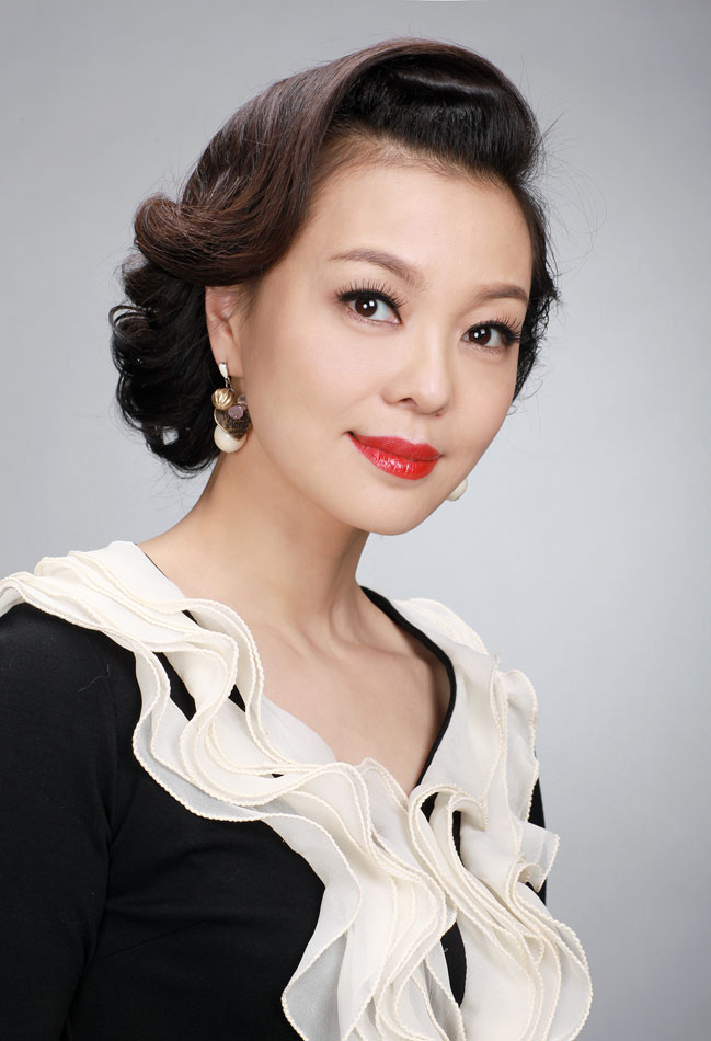  p>荣蓉,国家二级演员,制片人,毕业于 a target="_blank" href="/item