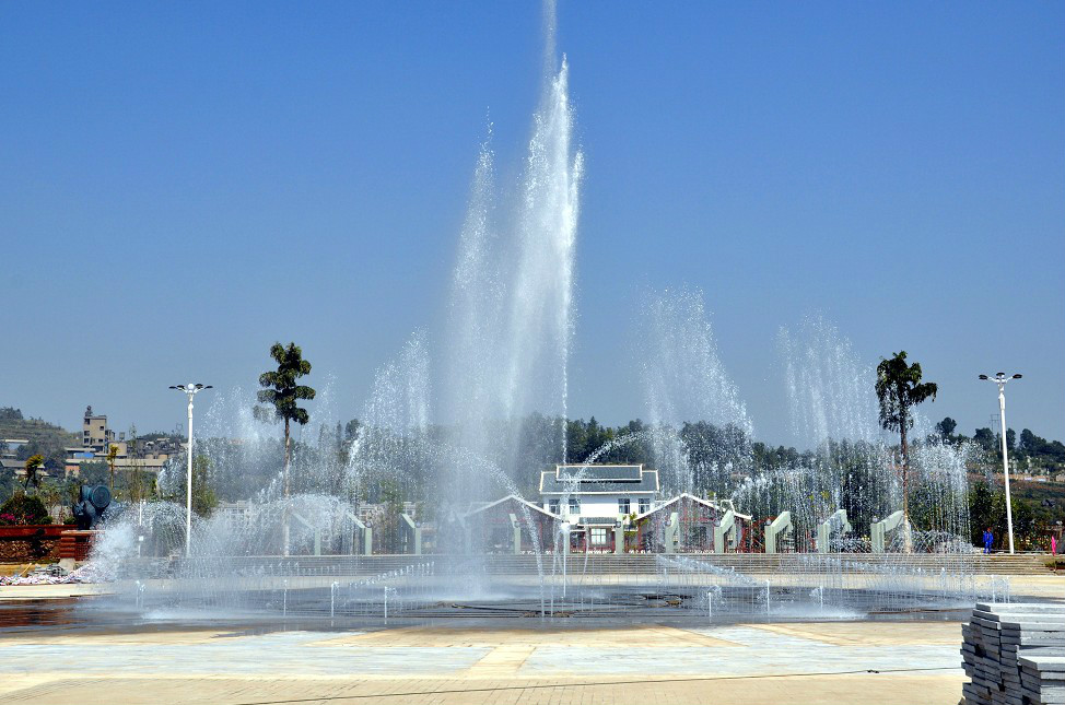  p> a target="_blank" href="/item/贞丰">贞丰 /a>市"丰茂广场"位于