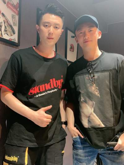 1989年8月6日出生于四川成都,2006年参加空军部队,2008年曾经参加过